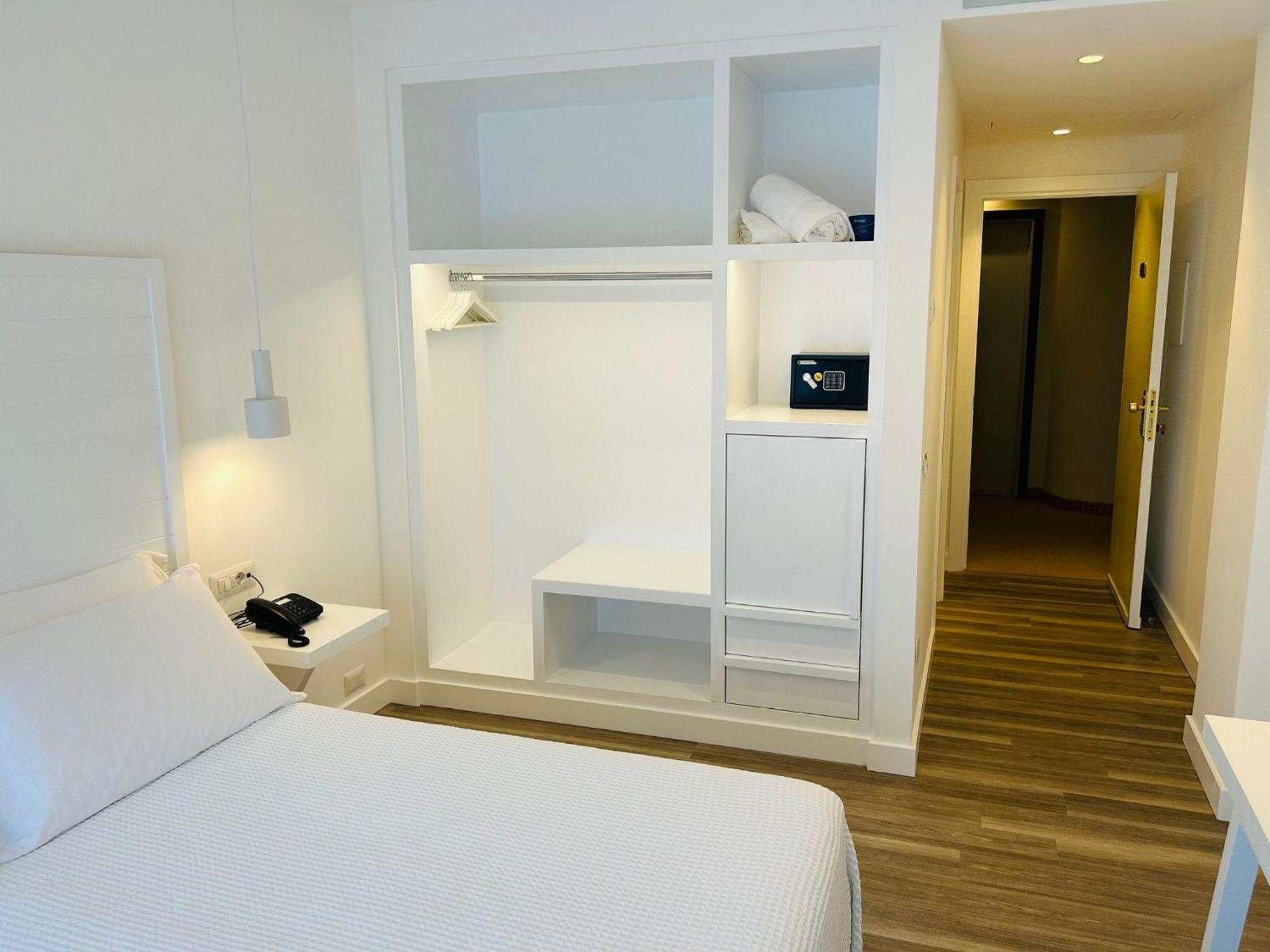 Deluxe Double or Twin Room Sea View